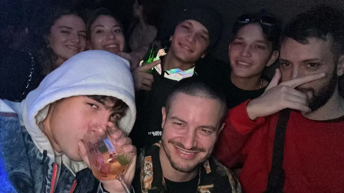 Rusher con sus amigos en el boliche. Foto: Instagram/rusherking.