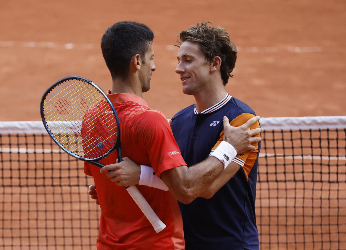 Novak Djokovic derrotó a Casper Ruud en tres sets. Foto: Reuters.