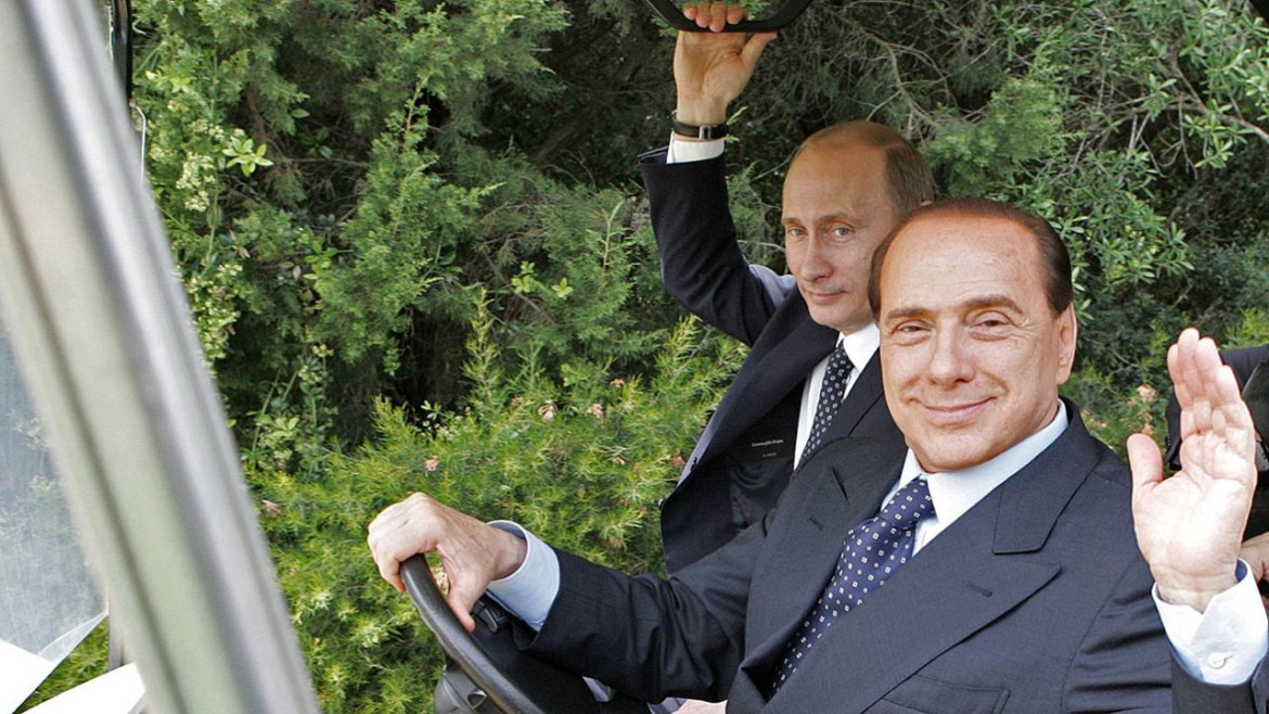 Putin y Berlusconi. Foto: Twitter.