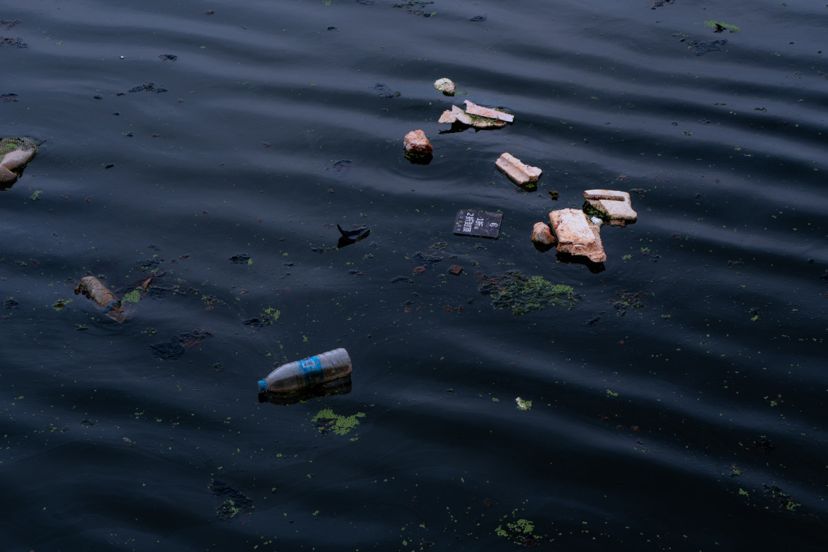 Imágen de la contaminación del agua. Foto: Unsplash