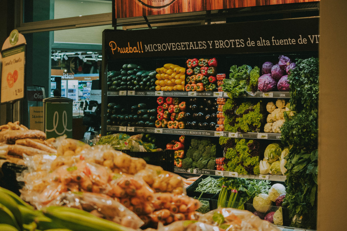 Área de verdulería, supermercado. Foto: Unsplash