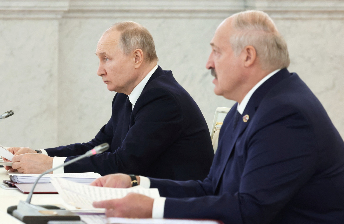 El presidente bielorruso, Aleksandr Lukashenko, junto al presidente ruso, Vladimir Putin. Foto: Reuters