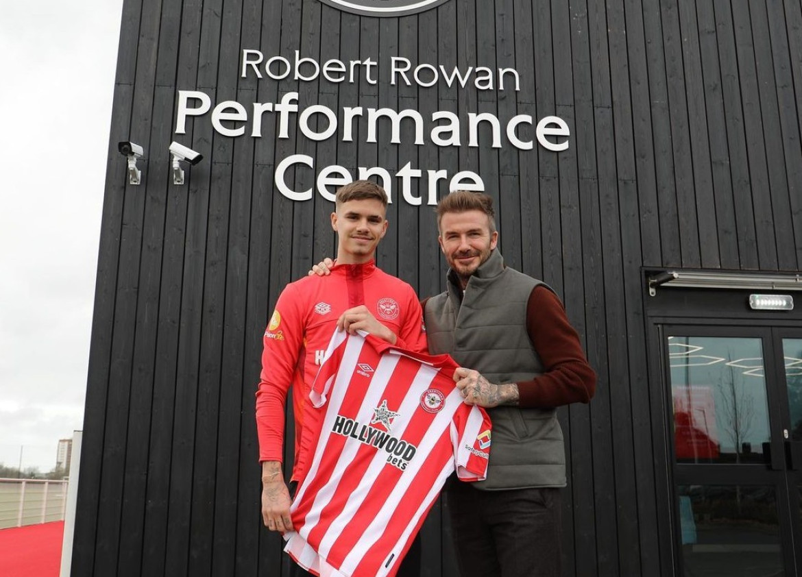 Romeo Beckham en su llegada al Brentford. Foto: Instagram @romeobeckham.