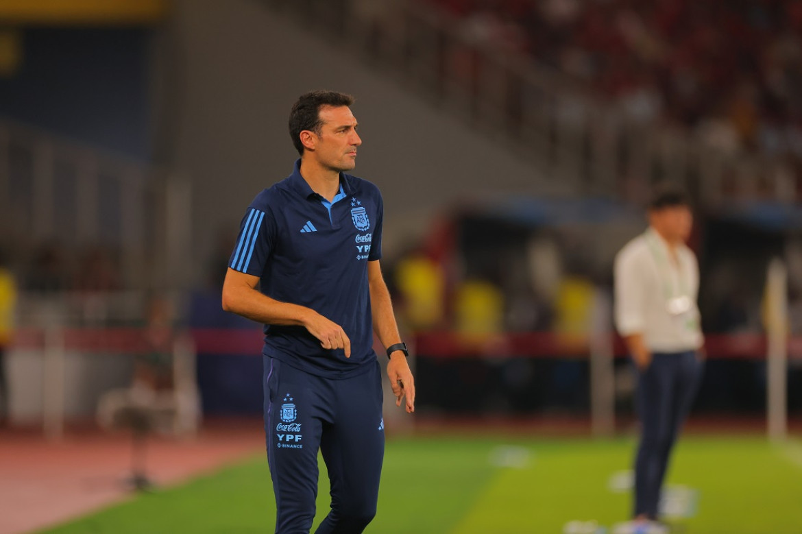 Lionel Scaloni durante el amistoso contra Indonesia. Foto: Twitter @Argentina.