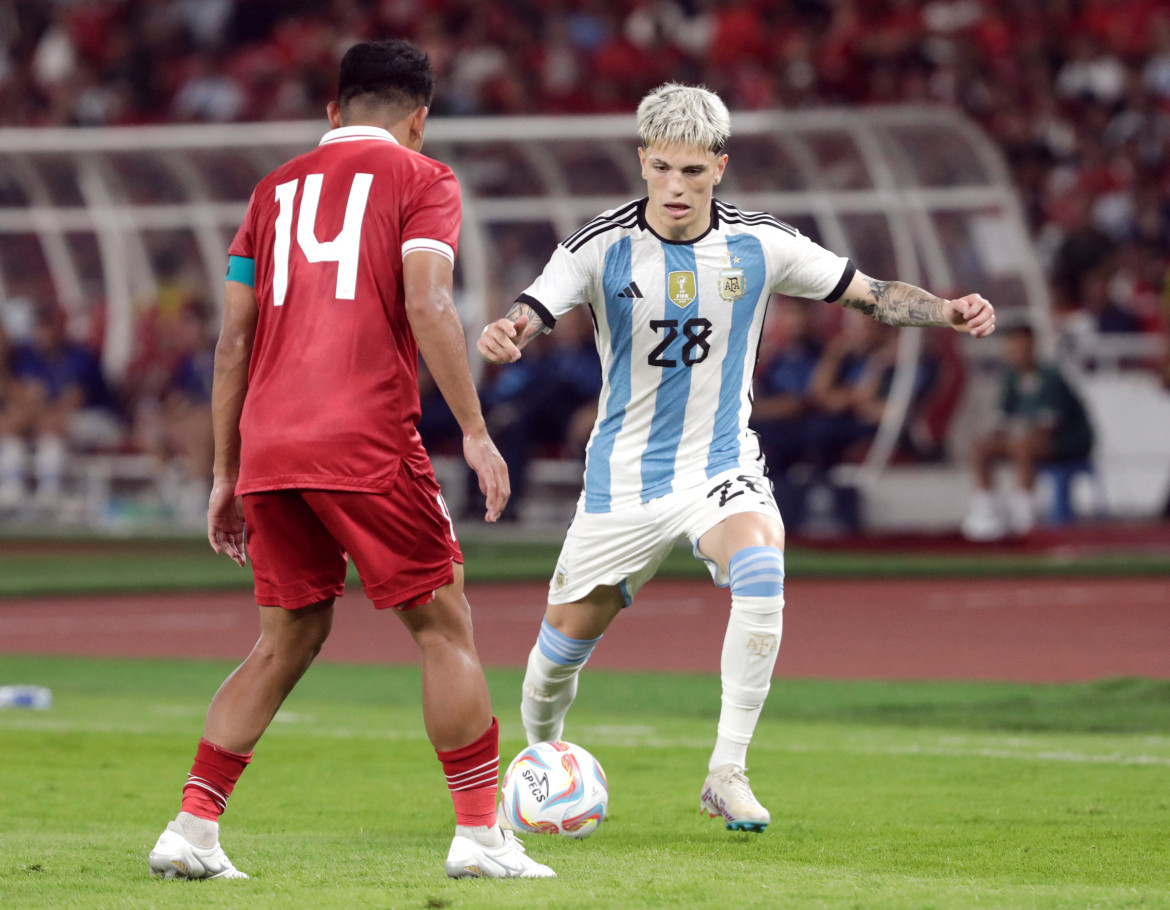 Alejandro Garnacho con la Selección Argentina ante Indonesia. Foto: Reuters.