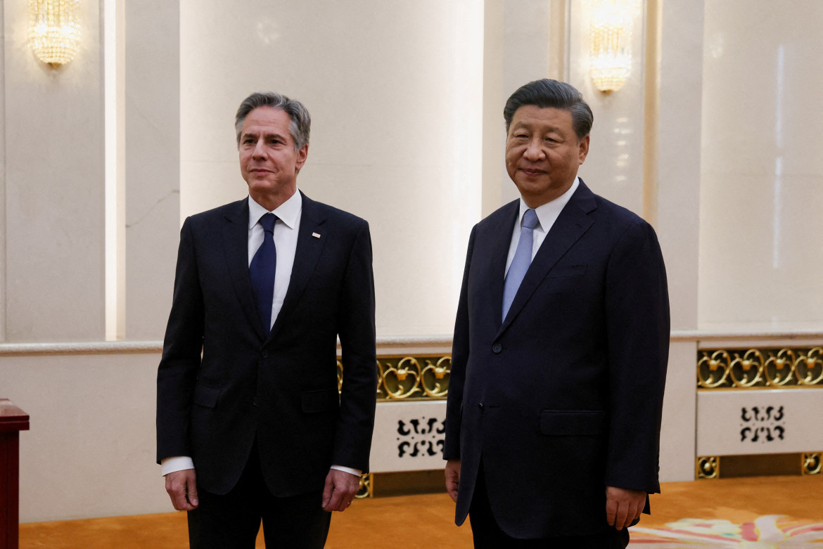 Antony Blinken junto a Xi Jinping. Foto: Reuters.