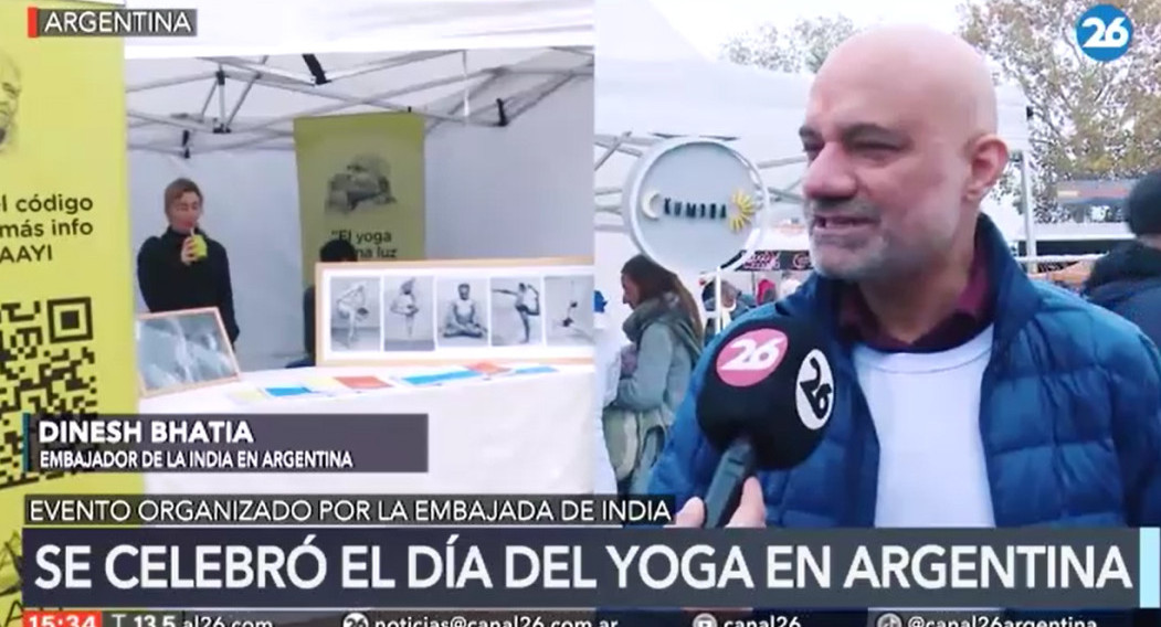 Dinesh Bhatia, embajador de India, presente la novena edición del Día Internacional del Yoga en Argentina.