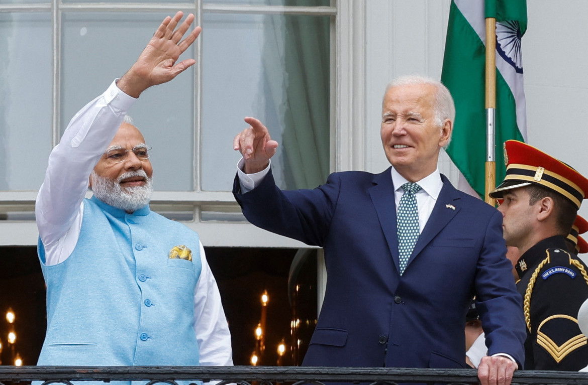 Joe Biden junto al primer ministro indio Narendra Modi. Foto: Reuters.