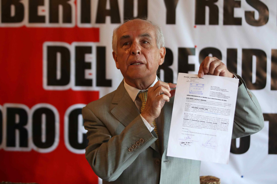 La defensa del ex presidente peruano Pedro Castillo. Foto: EFE
