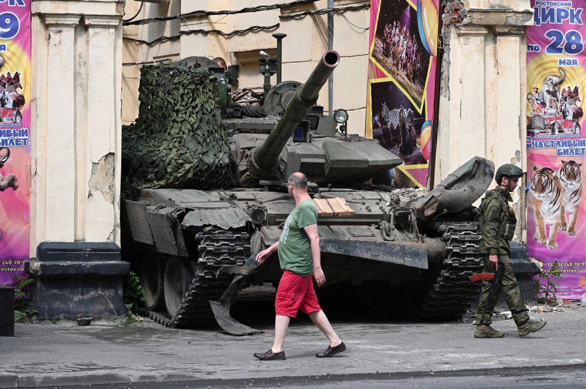 Rusia desplegó tanques de guerra por las calles de Moscú para detener al Grupo Wagner. Foto: Reuters.