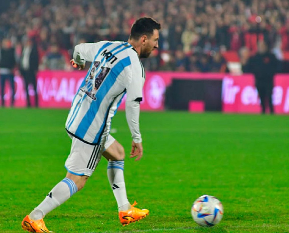 Lionel Messi convirtió un hat-trick en la despedida de Maxi Rodríguez. Foto: Gentileza @ConclusionRos (Darío Soldani).