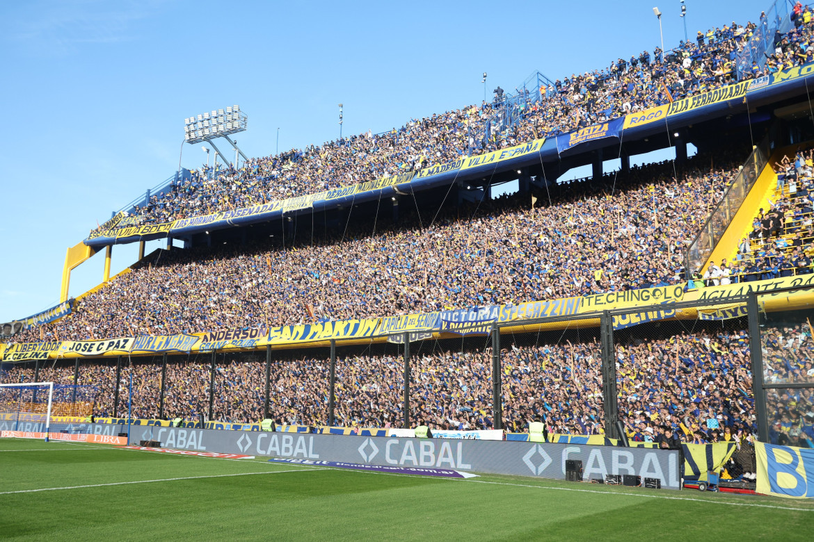 La Bombonera se tiño de azul y oro para la despedida de Riquelme. Foto: Twitter @BocaJrsOficial.