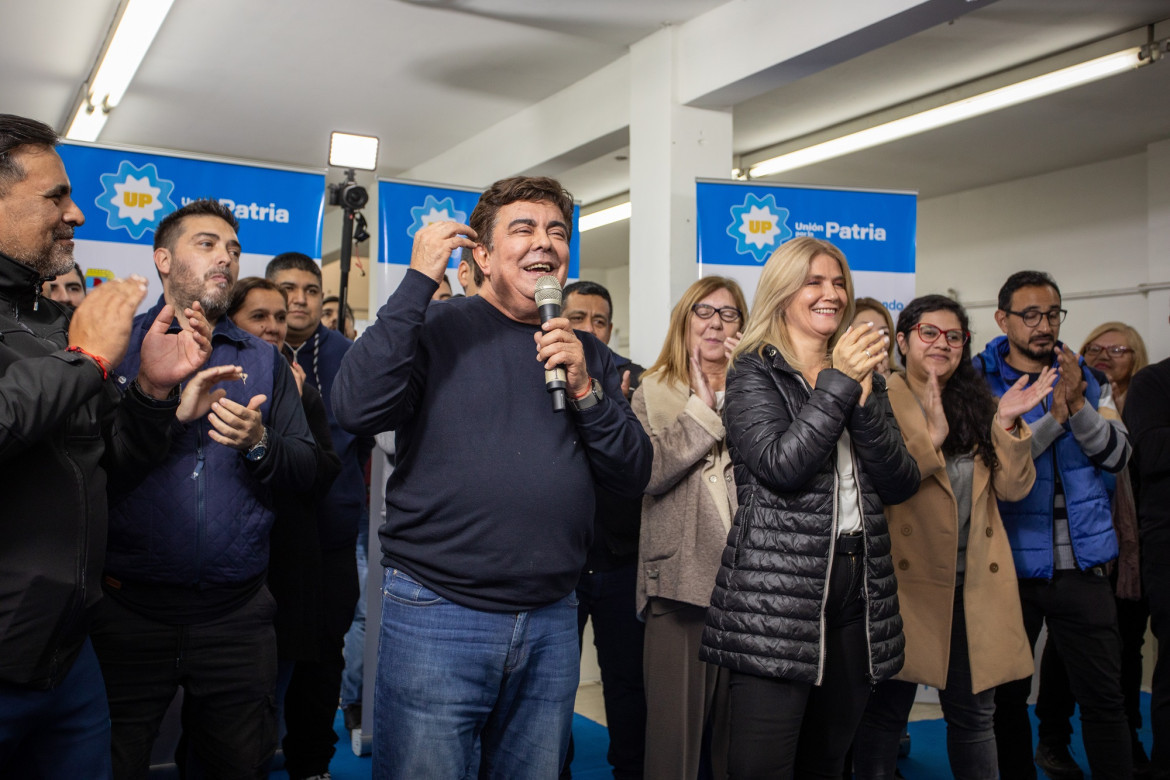 Fernando Espinoza y Verónica Magario. Foto: intendencia de La Matanza.