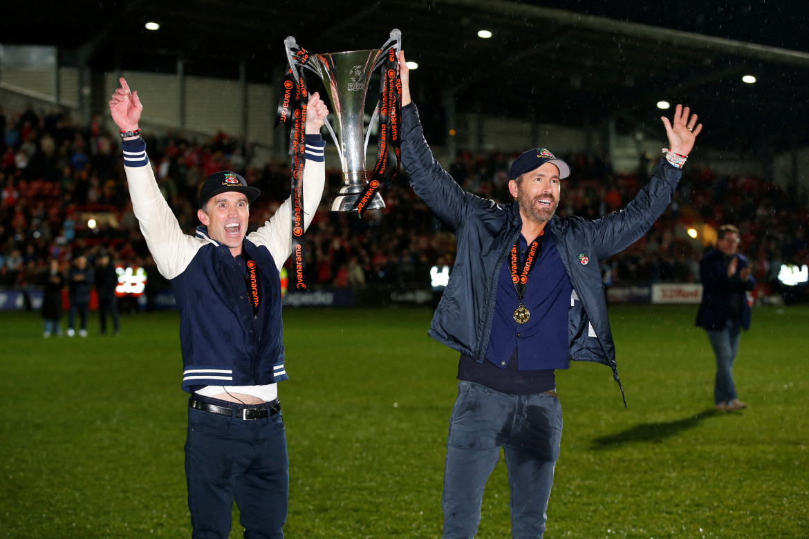 Ryan Reynolds festejó el ascenso de su equipo Wrexham AFC. Foto: Reuters.