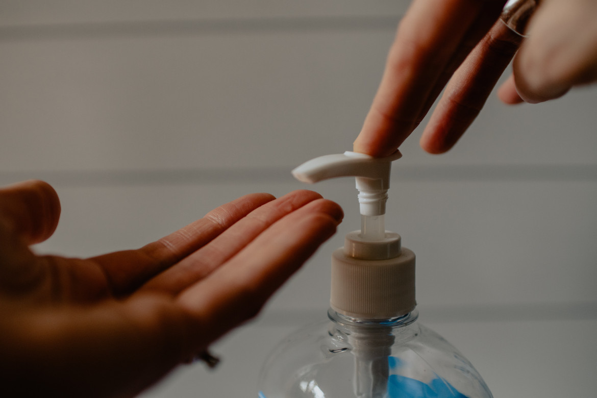 Disinfect with alcohol. Photo: Unsplash