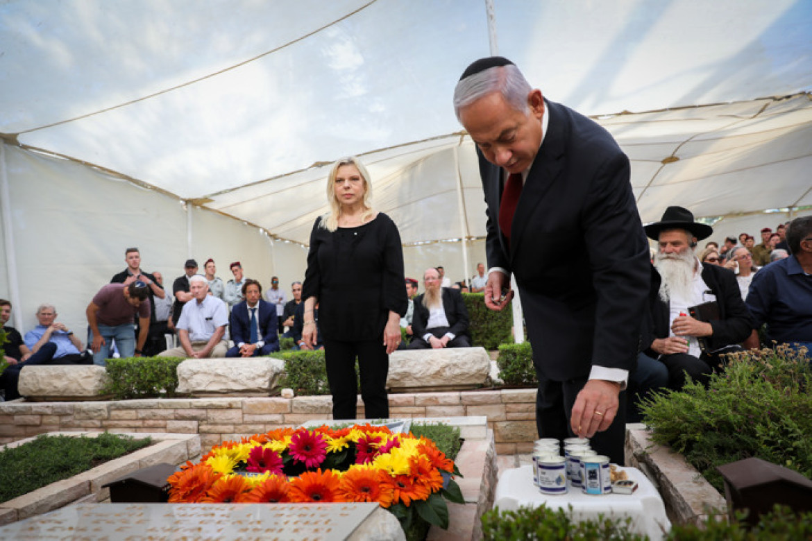 Visita de Benjamin Netanyahu a la tumba de su hermano.