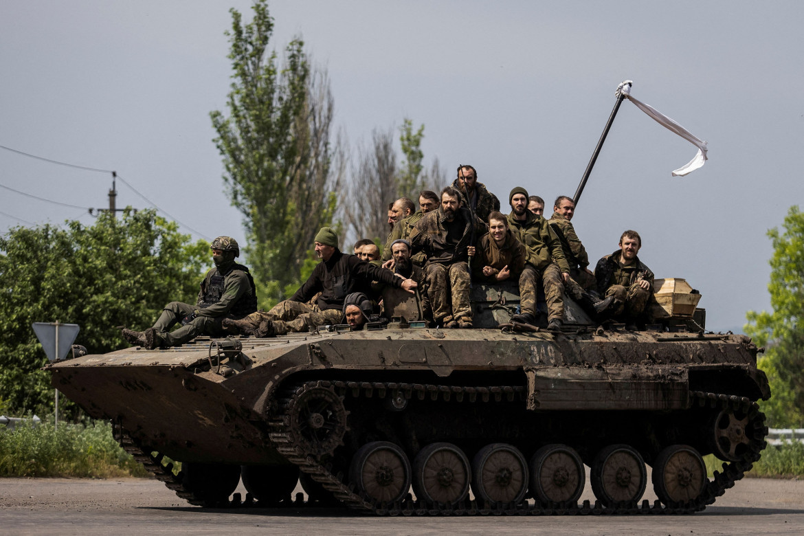 Guerra entre Rusia y Ucrania. Tanque blindado ucraniano. Foto: NA.