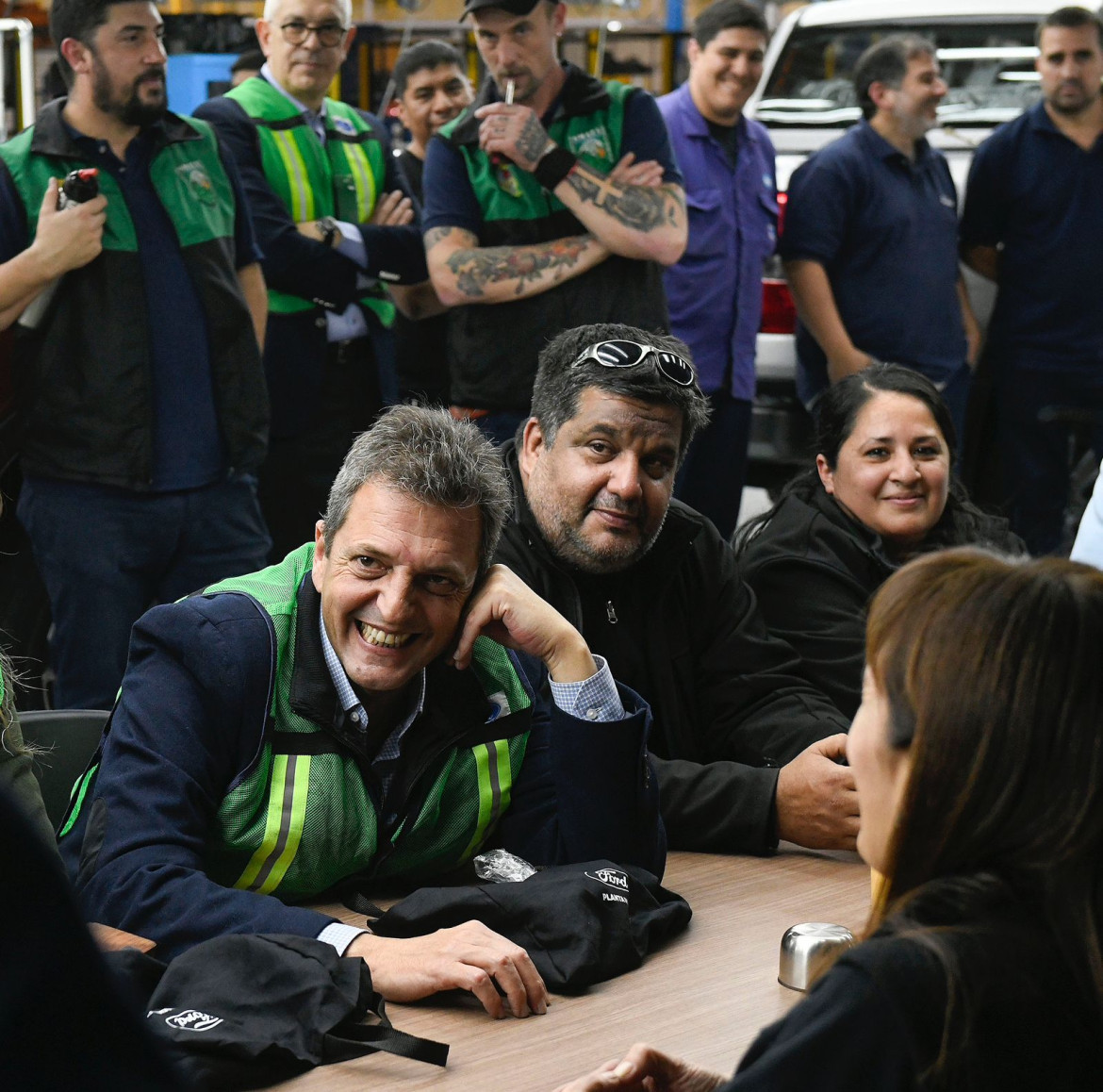 Sergio Massa con los trabajdores de la fábrica Ford. Foto: Prensa.