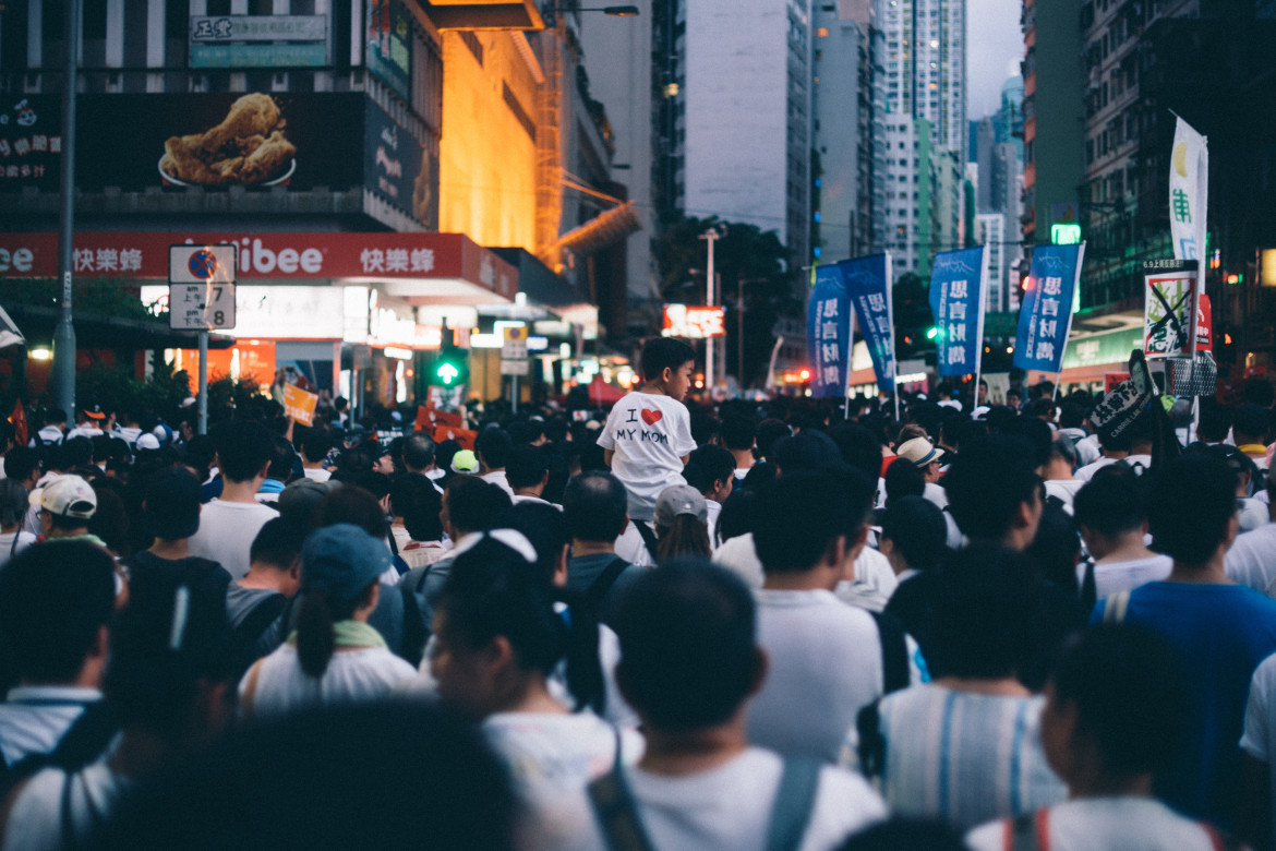 Multitud en Hong Kong. Foto: Unsplash