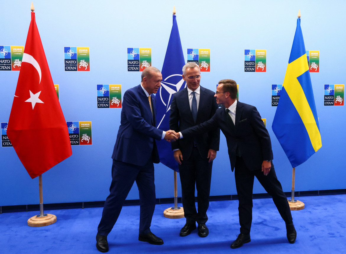 Jens Stoltenberg se reunió con Recep Tayyip Erdogan y el primer ministro sueco, Ulf Kristersson. Foto: Reuters.