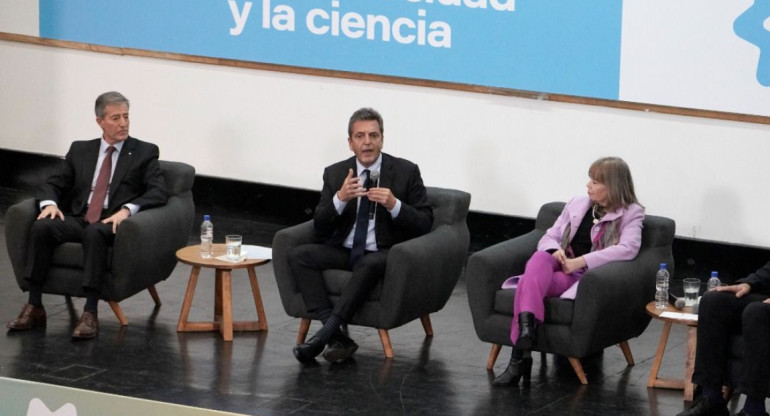 Sergio Massa y la Universidad. Foto: Ministerio de Economía.