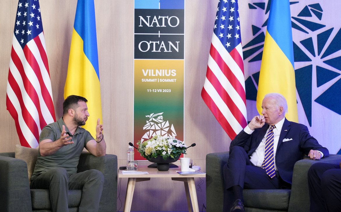 Volodimir Zelenski, presidente de Ucrania; y Joe Biden, presidente de EEUU. Foto: Reuters.