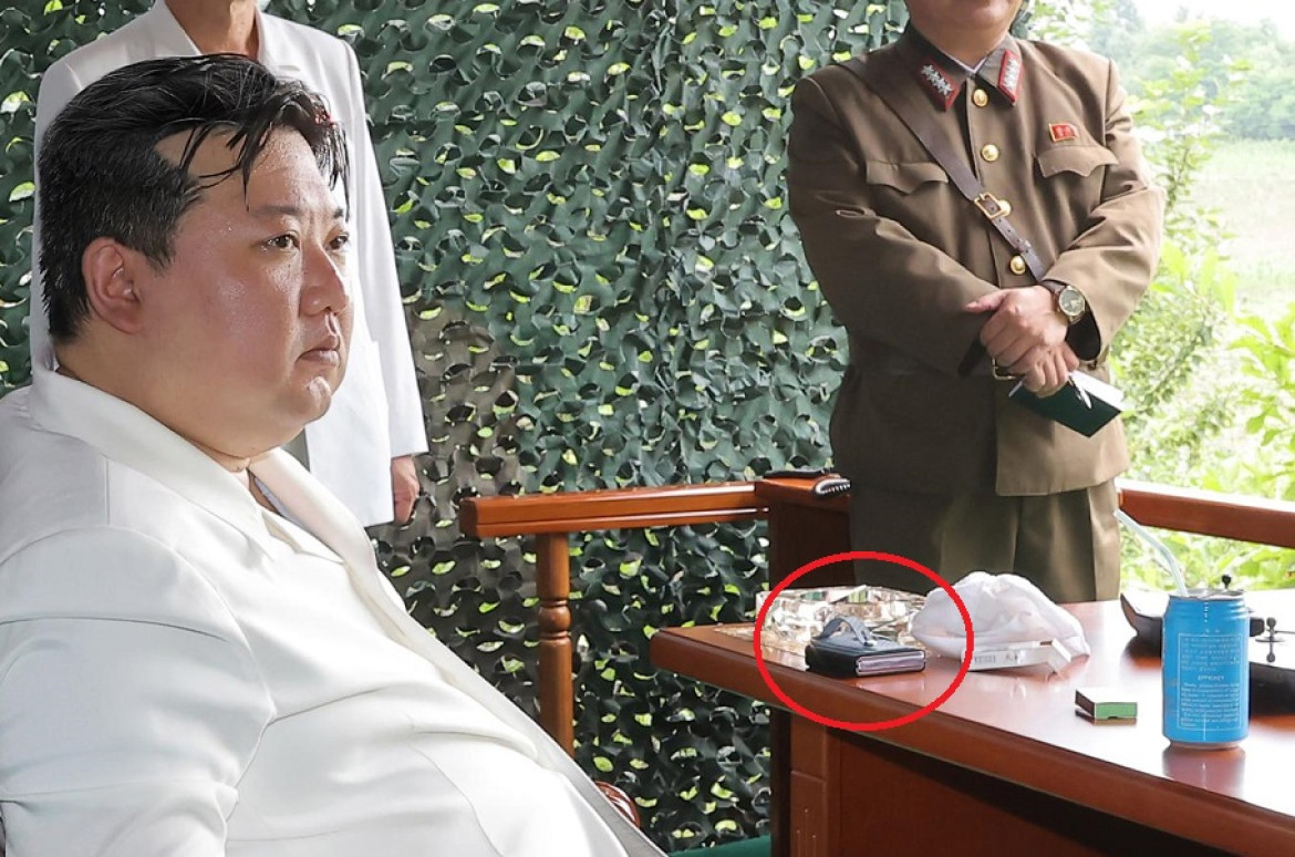 Kim Jong-un volvió al centro de la escena por tener un teléfono plegable. Foto: EFE.