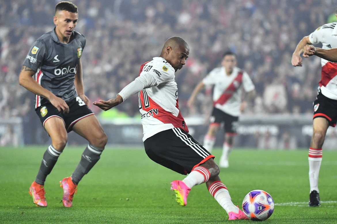 De La Cruz; River Plate vs. Estudiantes de La Plata. Foto: Twitter @RiverPlate.