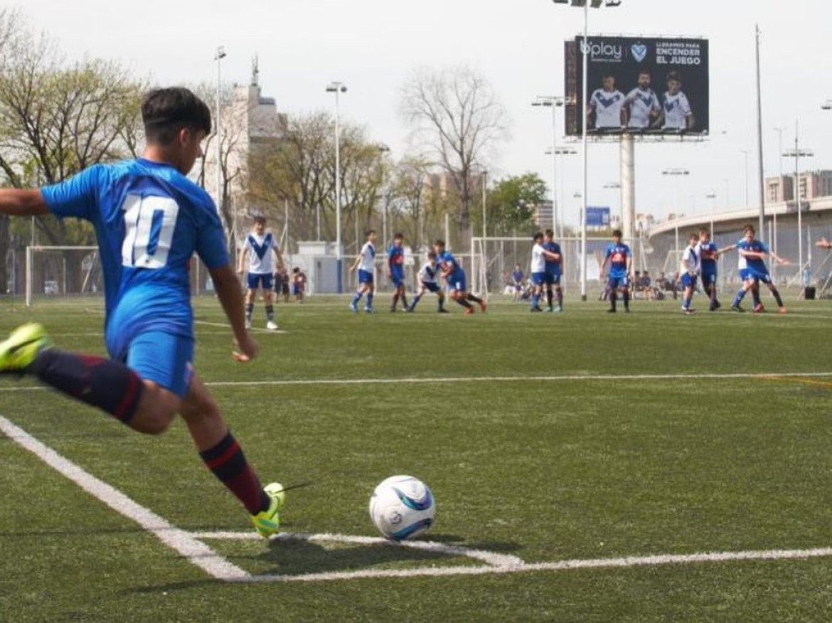 Benjamín Agüero portando la 10 de Tigre. Foto: Instagram @aguerobenja19.