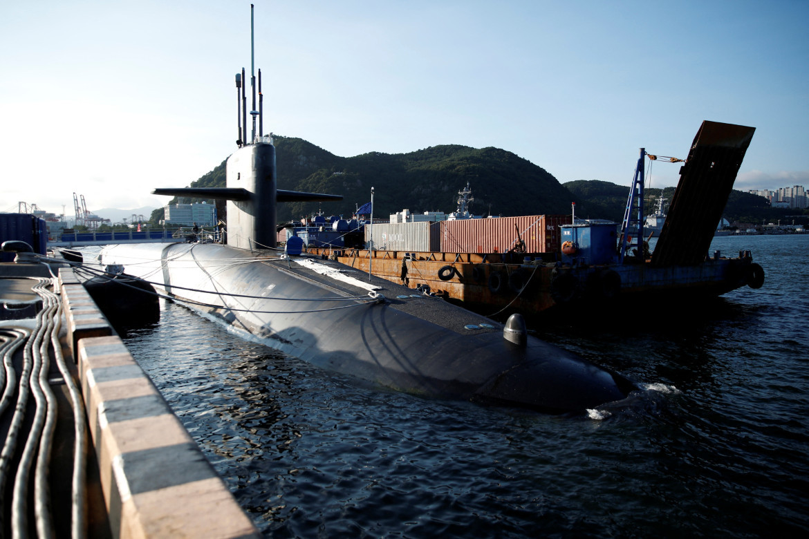 El submarino estadounidense USS Kentucky en costas de Corea del Sur. Foto: Reuters.