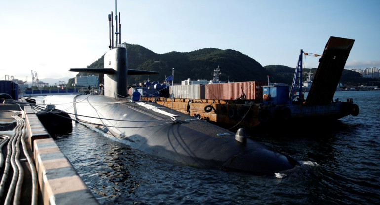 El submarino estadounidense USS Kentucky en costas de Corea del Sur. Foto: Reuters.