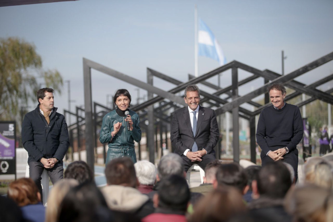 Sergio Massa inauguró la Ciudad de los Deportes de Solano en el municipio de Quilmes junto a Mayra Mendoza. Foto: NA.