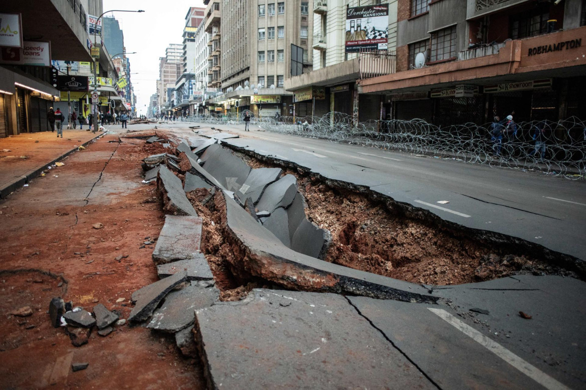 Explosión de tubería de gas en Sudáfrica. Foto: EFE.