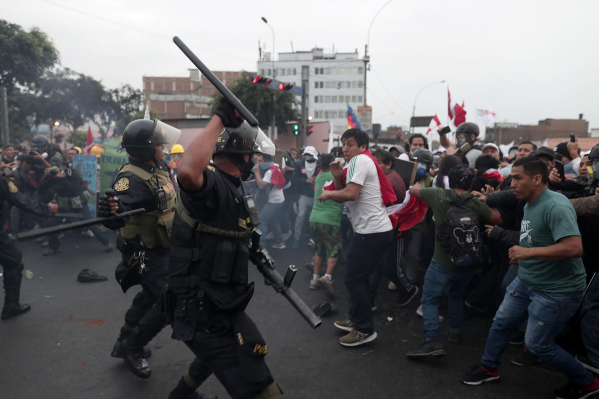 Alberto Otárola aseguró que Perú quiere "paz, diálogo y tranquilidad". Foto: EFE.