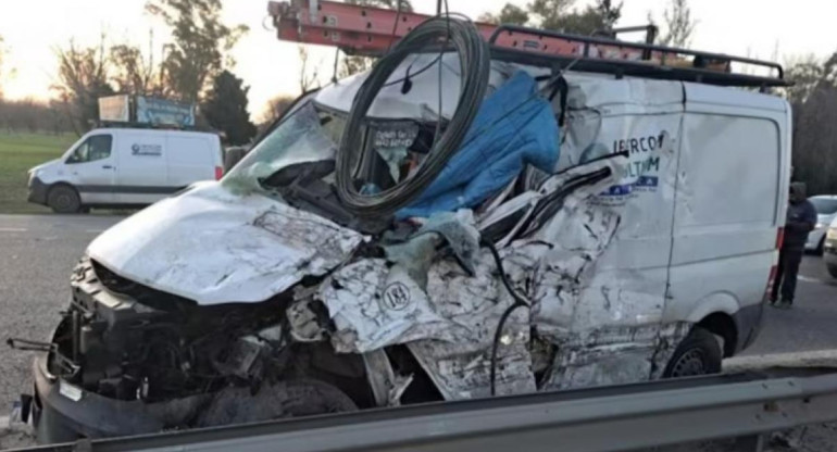 La camioneta involucrada en el trágico accidente en el Camino del Buen Ayre. Foto: NA.
