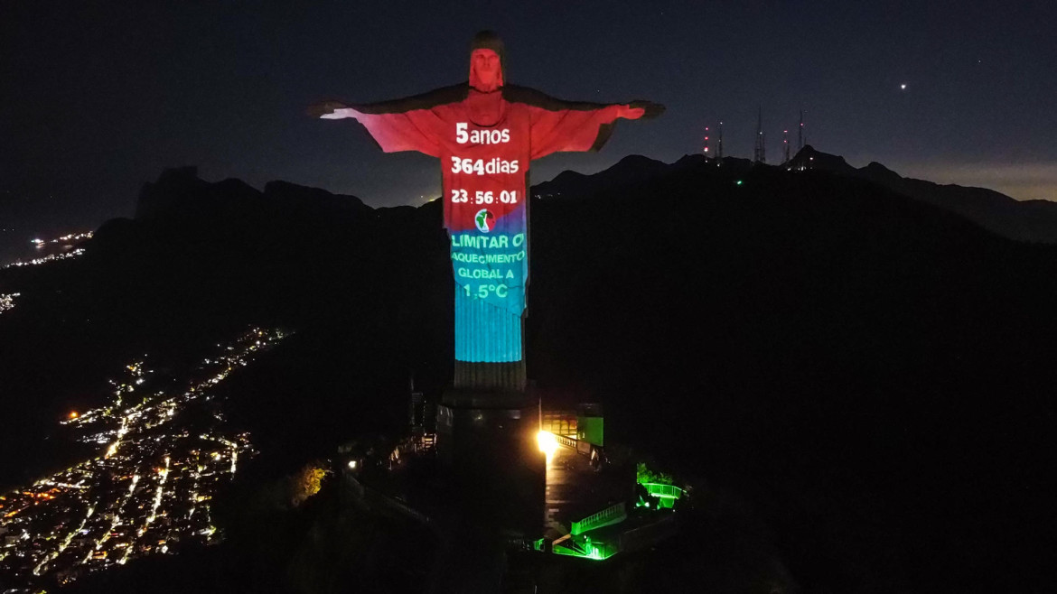 El Reloj Climático se proyectó en el Cristo Redentor de Río de Janeiro. Foto: EFE.