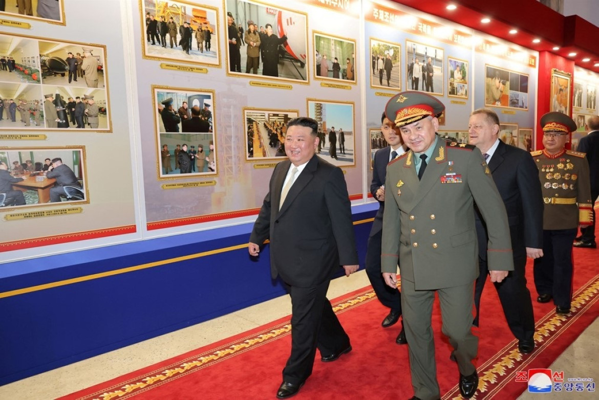 Kim Jong-Un y el ministro de Defensa de Rusia. Foto: NA.