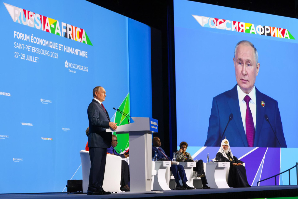 Vladimir Putin abrió la cumbre entre Rusia y África. Foto: EFE.