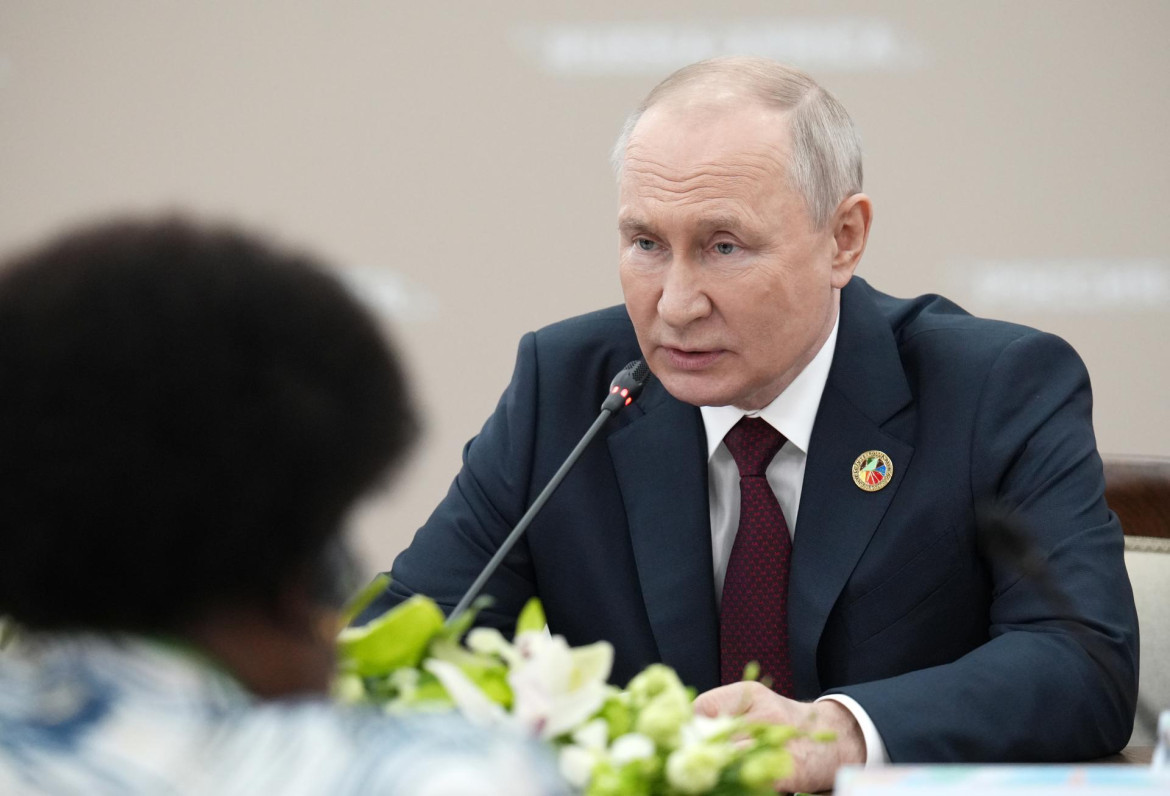 Vladimir Putin abrió la cumbre entre Rusia y África. Foto: EFE.