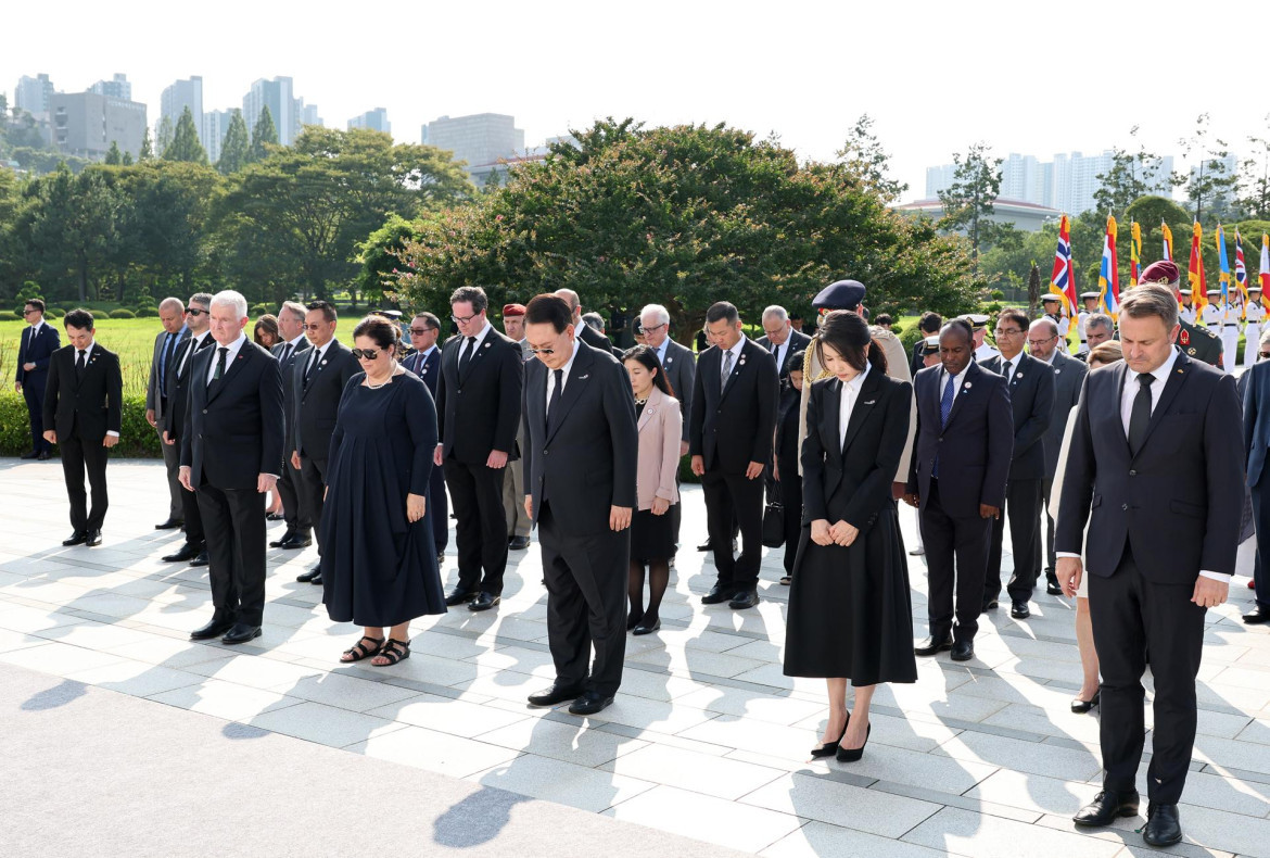 Yoon Suk-yeol, presidente de Corea del Sur, en el homenaje de los soldados caídos. Foto: EFE