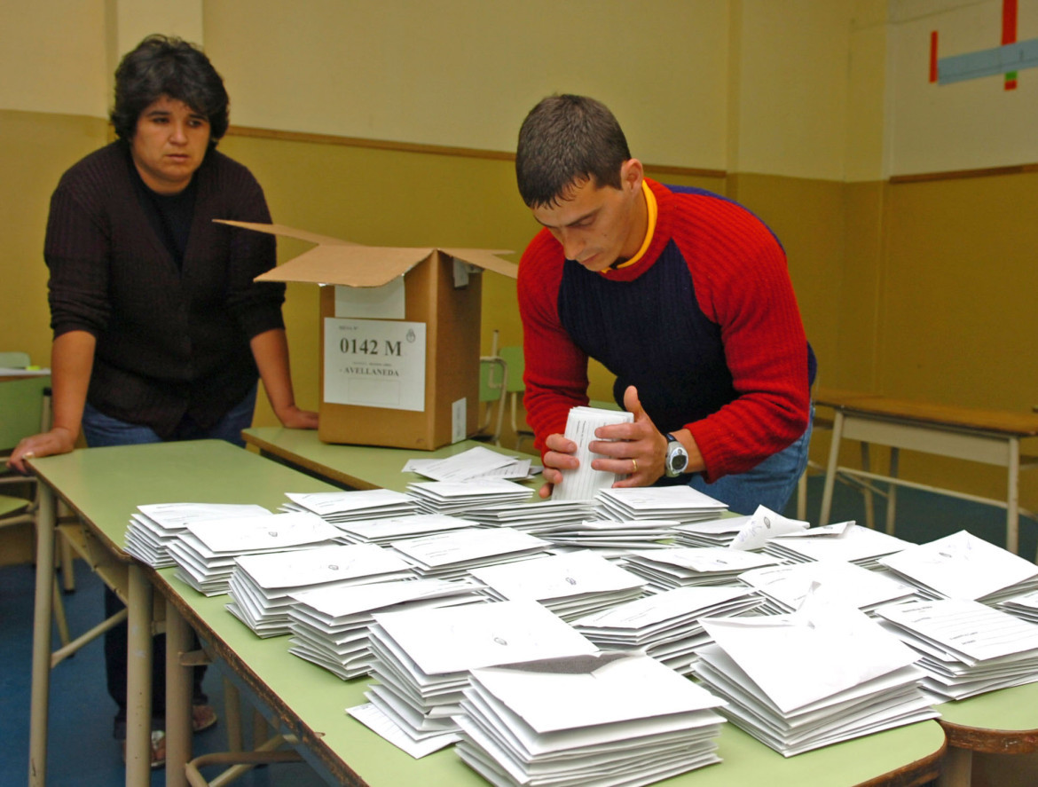 Las autoridades de mesa deben estar presentes durante todo el desarrollo de los comicios. Foto: NA.