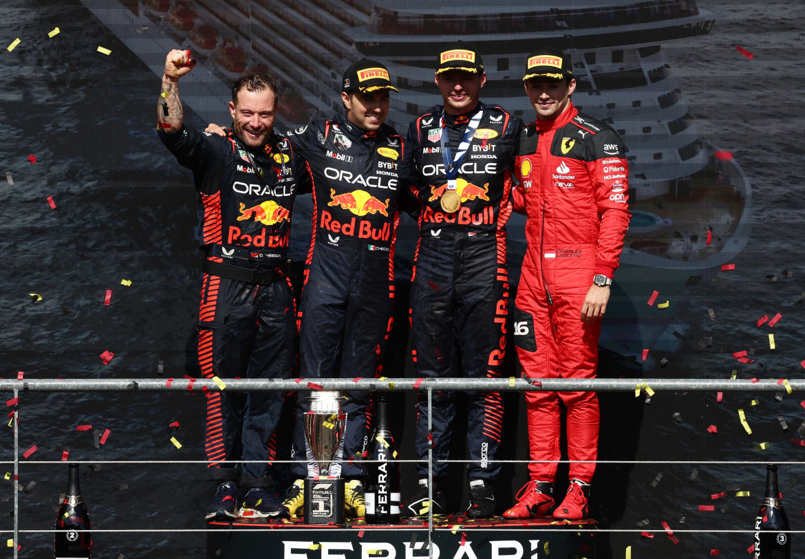 Max Verstappen, Sergio Pérez y Charles Leclerc completaron el podio del Gran Premio de Bélgica. Foto: Reuters.