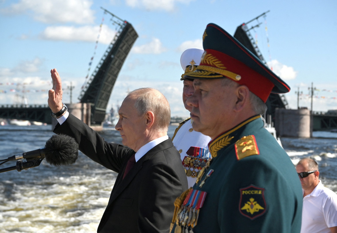 Ministro de Defensa ruso, Shoigú con Putin. Foto: Reuters.