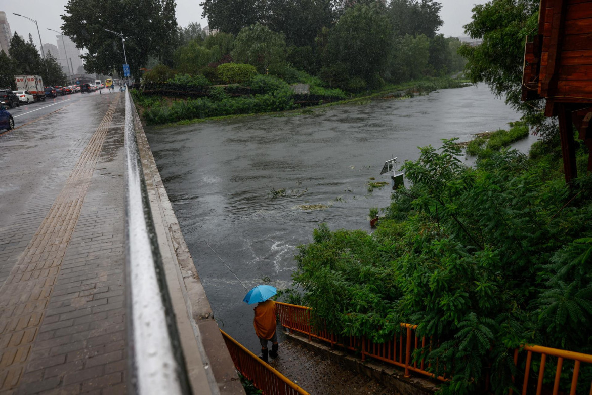 En sólo 40 horas cayeron más de 107 milímetros de agua, la cantidad total, promedio, de julio China. Foto: EFE