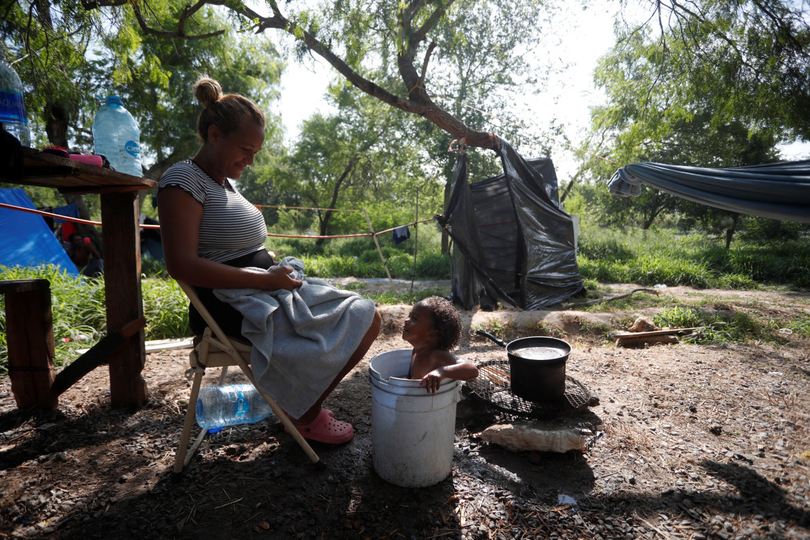 Migrantes en la frontera entre México y Estados Unidos. Foto: Reuters.