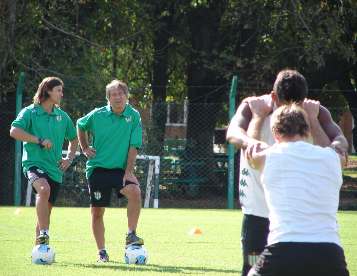 Ariel Holan en Banfield. Foto: Redes.