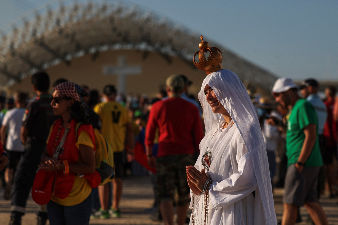 Papa Francisco, misa en Lisboa en la JMJ. Foto: Reuters.