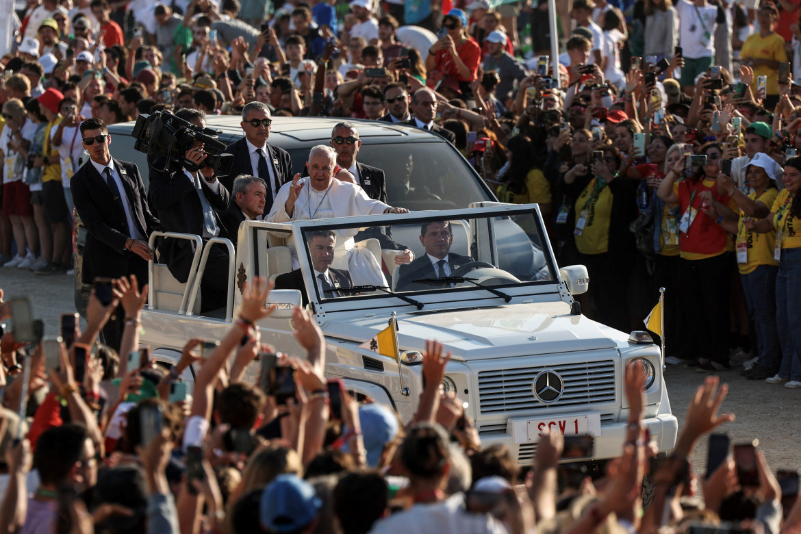Papa Francisco, misa en Lisboa en la JMJ. Foto: Reuters.