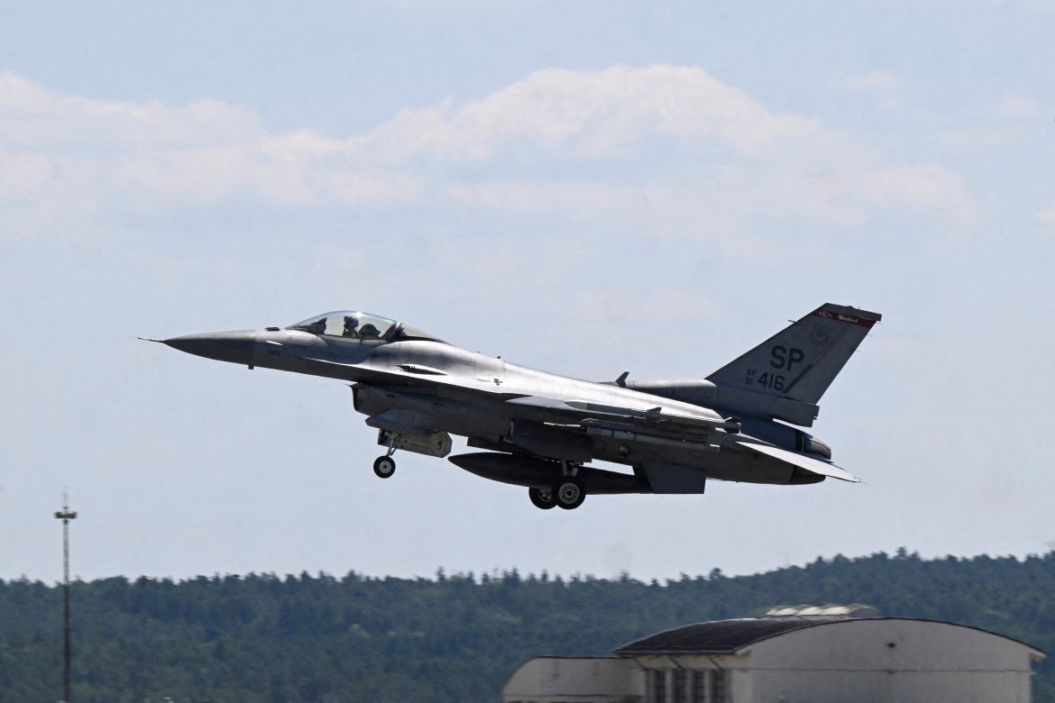 Aviones de caza F-16. Foto: Reuters.