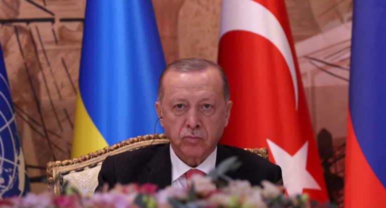 Erdogan durante la firma del acuerdo de cereales en julio de 2022. Foto: Retuers